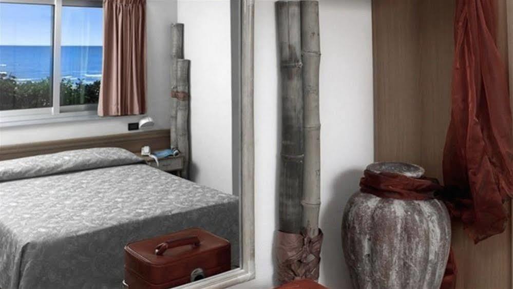 Altamarea Residence & Family Hotel Cervia Buitenkant foto