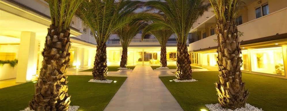 Altamarea Residence & Family Hotel Cervia Buitenkant foto